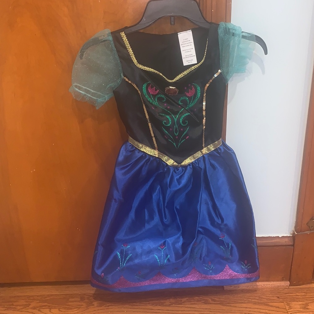 Girl Disney Anna costume size 4-6